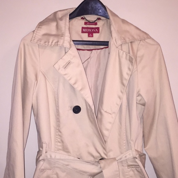 Gently used trench coat - Picture 2 of 4